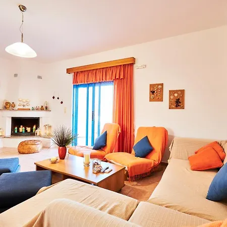 Nerida Beachfront Vila *