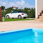 Nerida Beachfront *