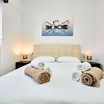 Willa Nerida Beachfront *