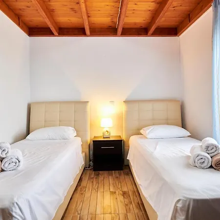 Nerida Beachfront Vila *