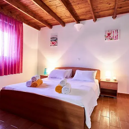 Villa Nerida Beachfront Plimíri